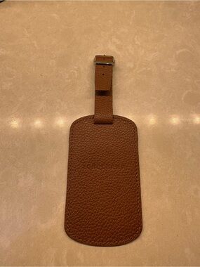 NWOT Longchamp Luggage Tag
Beautiful brown leather